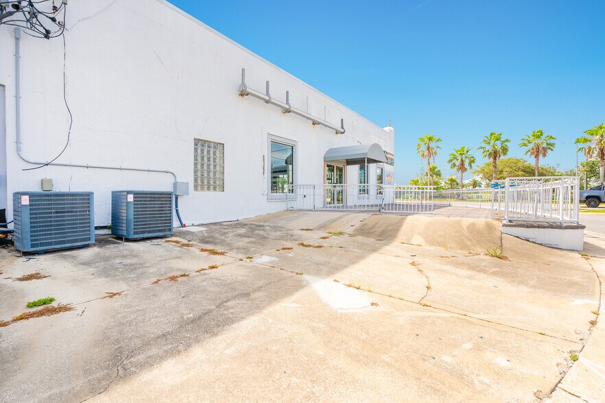 More Photos Of 118 Fairview Ave, Daytona Beach Freestanding For Sale