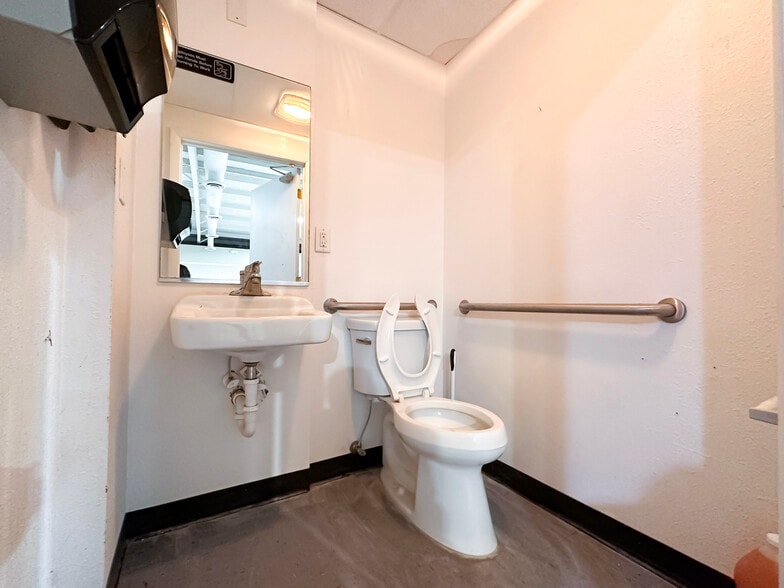 More Photos Of 3706 N Highway 1, Cocoa Freestanding For Sale