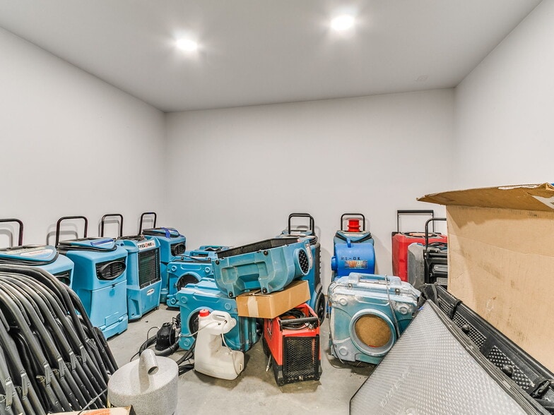 More Photos Of 1064 Industrial Dr, Yukon Light Distribution For Lease