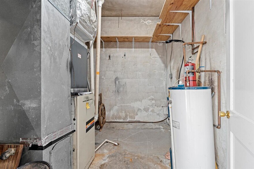 More Photos Of 7535 Williamson Rd, Roanoke Restaurant For Lease