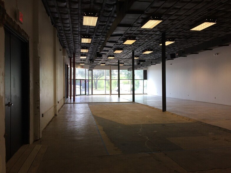 More Photos Of 4715 Main St, Houston Unknown For Lease