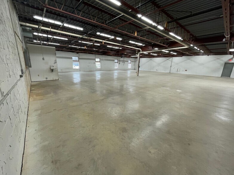 More Photos Of 115 Centennial Rd, Shelburne Warehouse For Lease