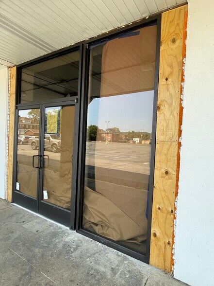 More Photos Of 115 6th Ave, Huntington Unknown For Lease