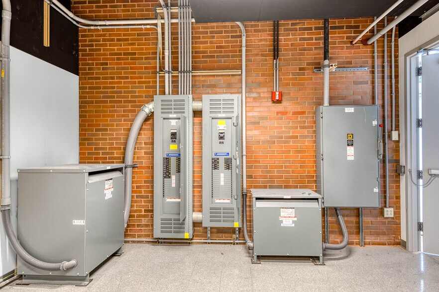 More Photos Of 195 N Grant Ave, Columbus Office For Sale