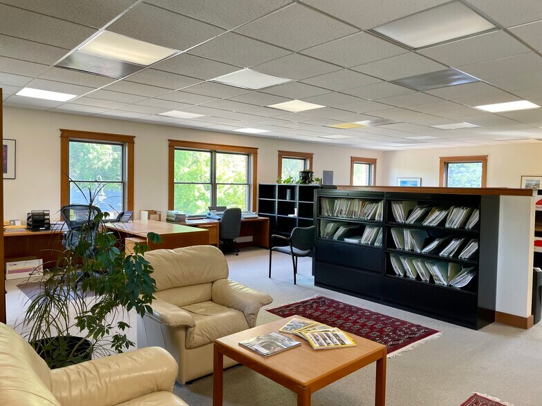 More Photos Of 18660 Sw Boones Ferry Rd, Tualatin Office For Lease