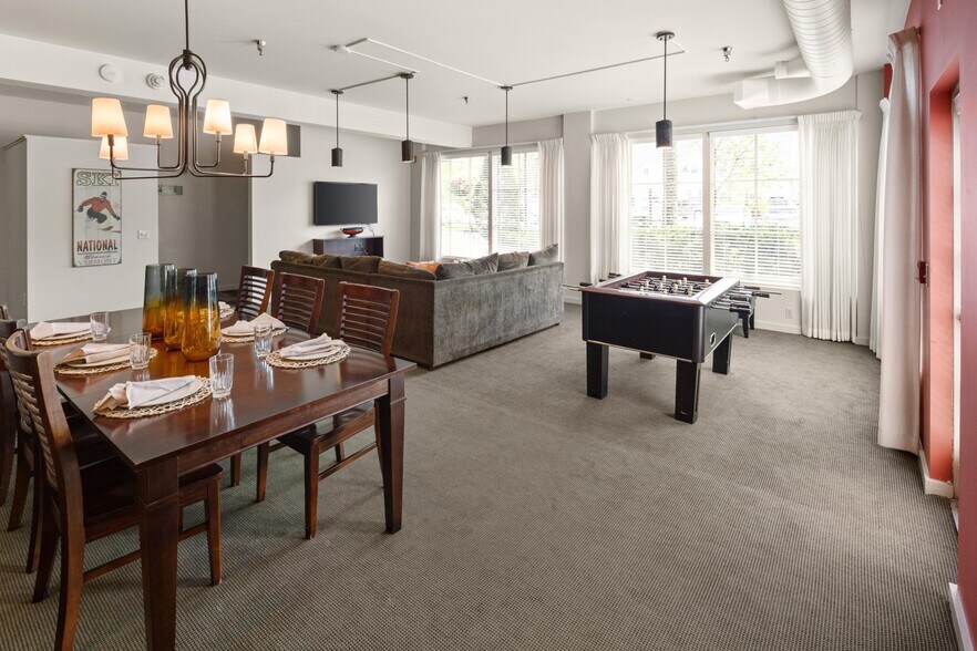 More Photos Of 18 Main St, Stowe Hotel For Sale
