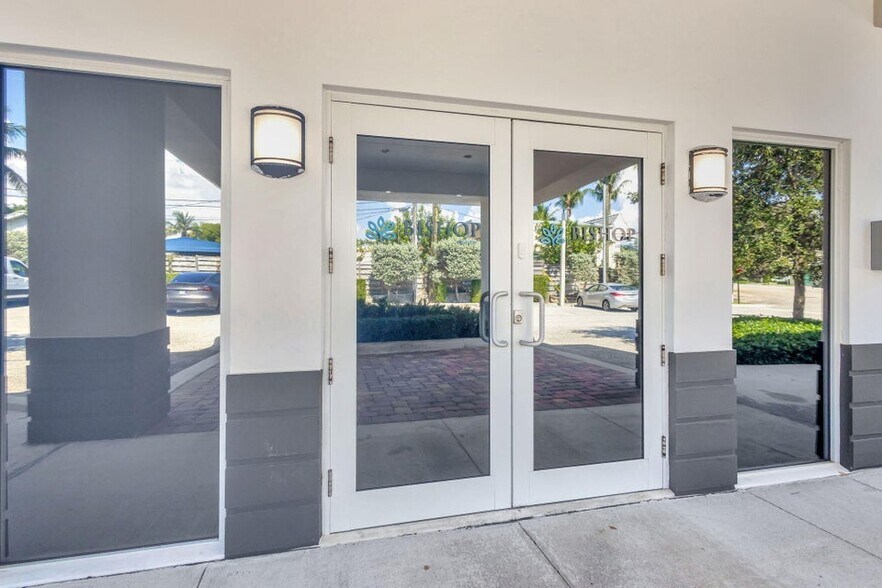 More Photos Of 402 SE 6th Ave, Delray Beach Medical For Sale