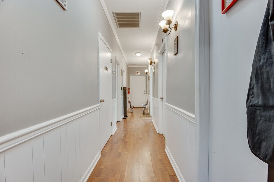 More Photos Of 411 Western Blvd, Jacksonville Office For Sale