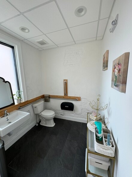 More Photos Of 421 Main St, Clayton Coworking Space