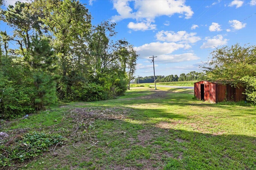 More Photos Of 6640 US Highway 70 W, La Grange Flex For Sale