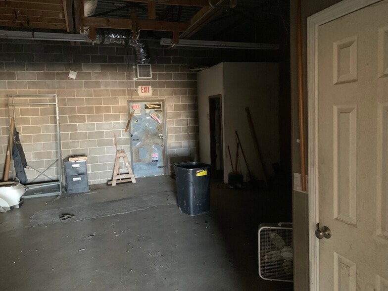 More Photos Of 5804-5814 NW 63rd St, Oklahoma City Unknown For Lease