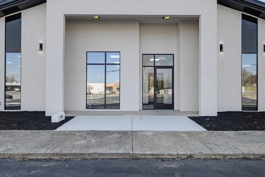 More Photos Of 207 Iris Dr, Hendersonville Daycare Center For Sale