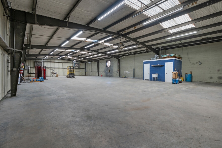 More Photos Of 110 Connelly, San Antonio Manufacturing For Lease