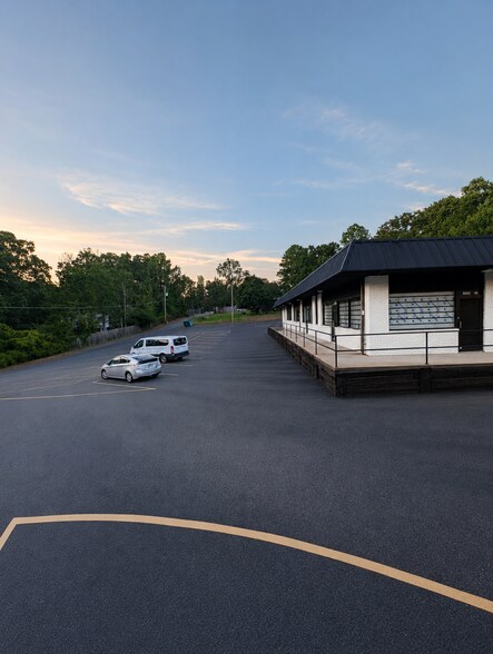 More Photos Of 525 E Kiehl Ave, Sherwood Unknown For Lease