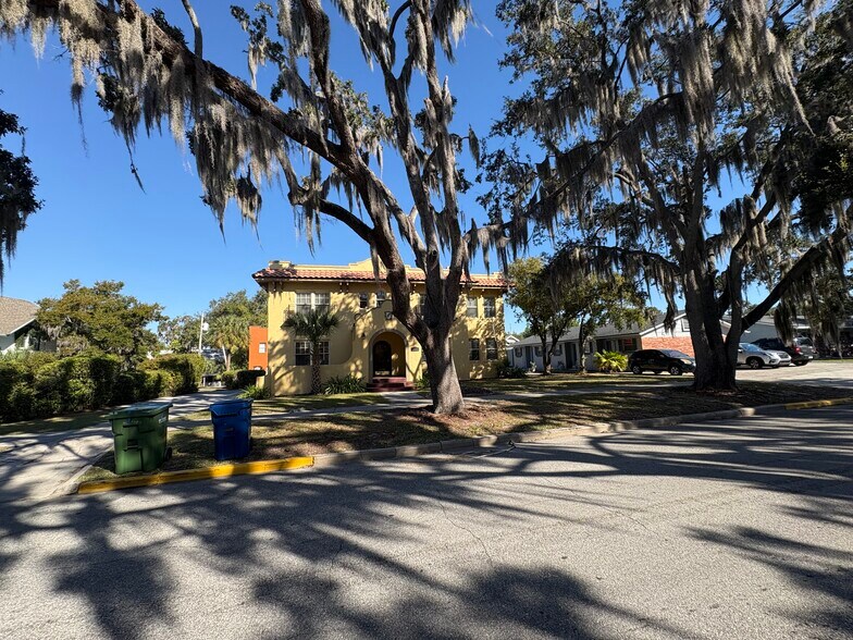 More Photos Of 725 W Central Ave, Winter Haven Office Residential For Lease