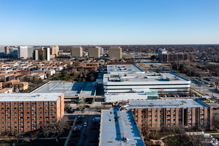 More Photos Of 5440 N Cumberland Ave, Chicago Office For Lease