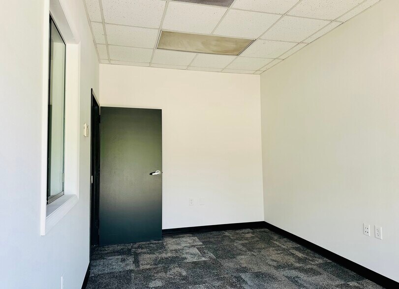 More Photos Of 645-647 Red Oak Rd, Stockbridge Unknown For Lease