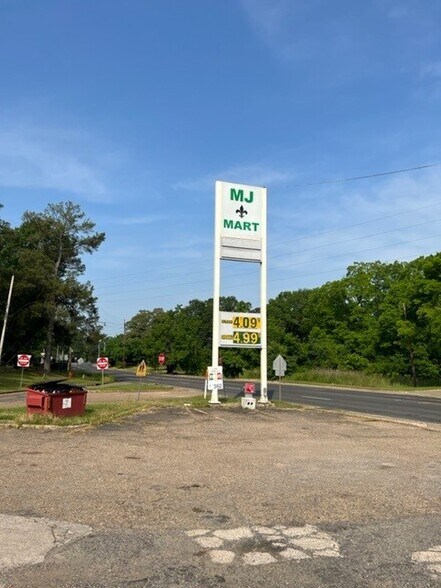 More Photos Of 515 W Madison Ave, Bastrop Convenience Store For Sale