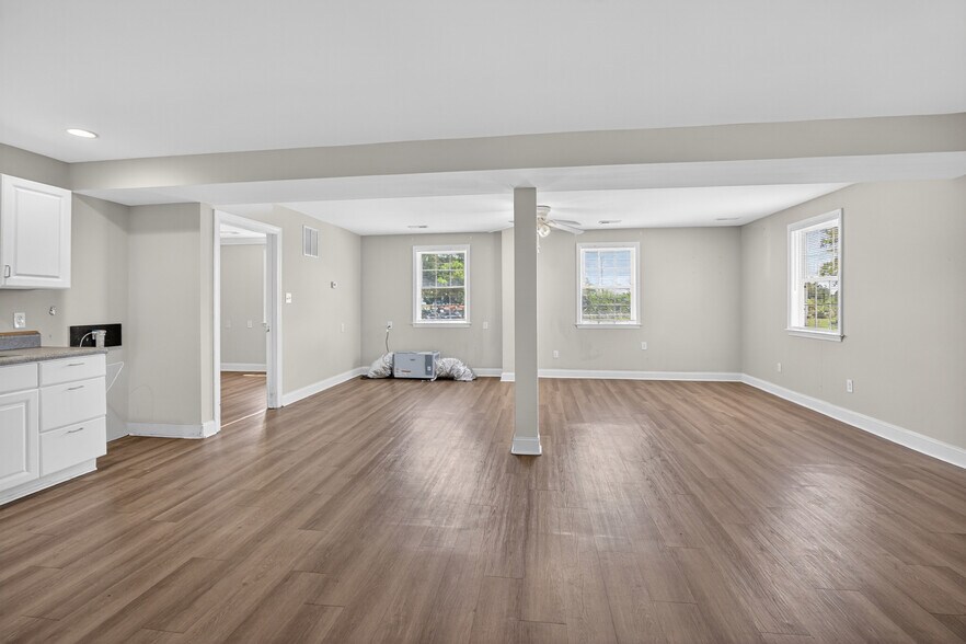 More Photos Of 168 Faulconerville Dr, Amherst Flex For Sale