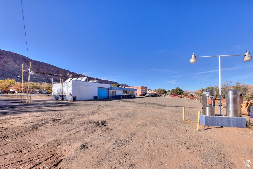 More Photos Of 588 Kane Creek Blvd, Moab General Retail For Sale