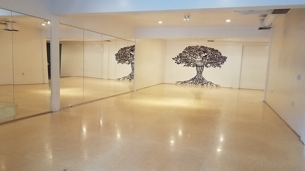 More Photos Of 550 N Fair Oaks Ave, Pasadena Storefront Retail Office For Lease