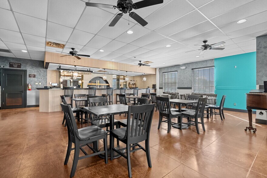 More Photos Of 983 N Highway 123 Byp, Seguin Restaurant For Sale