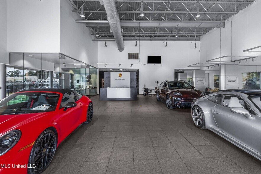More Photos Of 5385 N I 55 St, Jackson Auto Dealership For Sale