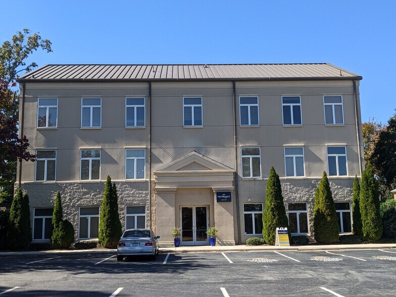 More Photos Of 249 Williamson Rd, Mooresville Medical For Lease