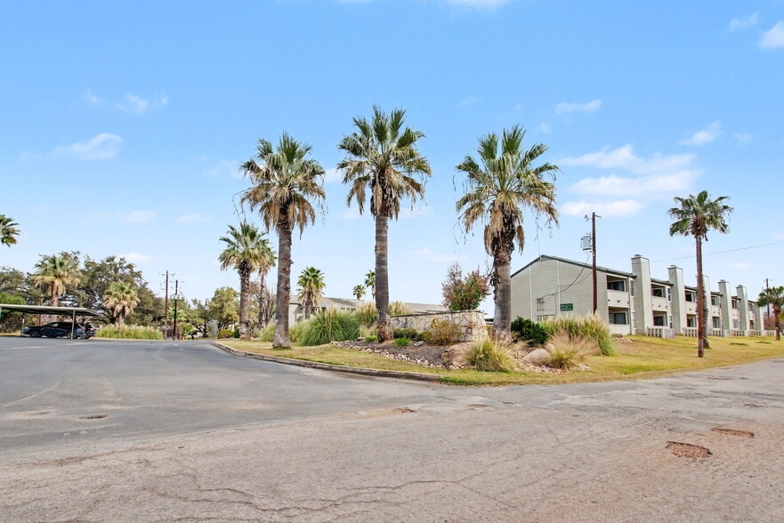 More Photos Of 604 Highcrest Dr, Marble Falls Specialty For Sale