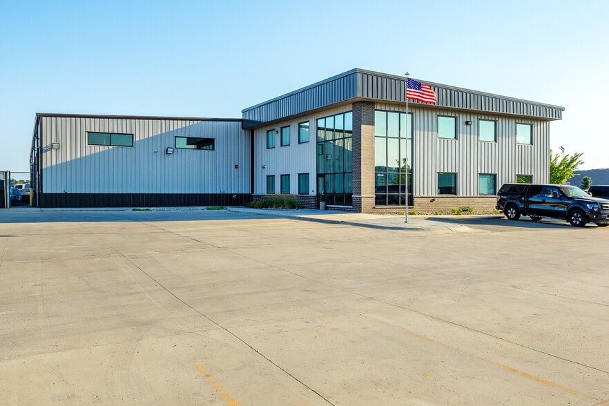 More Photos Of 3820 37 Ave S, Fargo Manufacturing For Sale