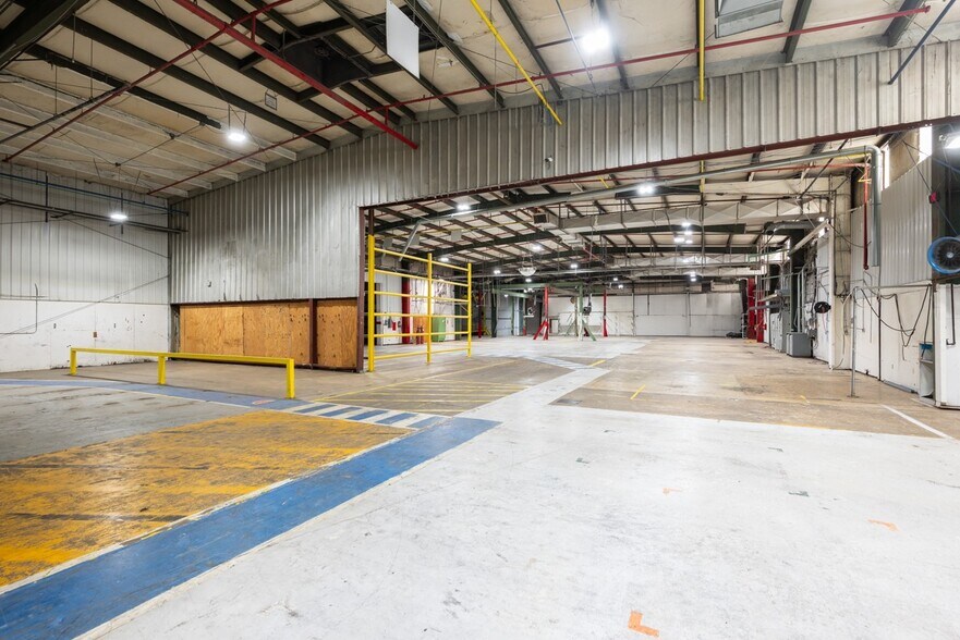 More Photos Of 221 Fabritek Dr, Columbus Manufacturing For Sale