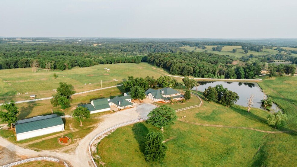 More Photos Of 352 MO-245, Dadeville Horse Stables For Sale