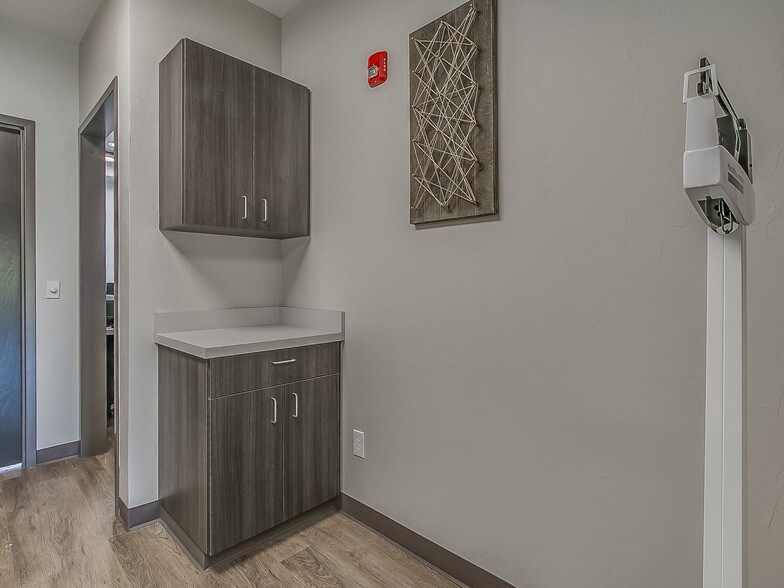 More Photos Of 608 Liberty Ln, Edmond Healthcare For Lease