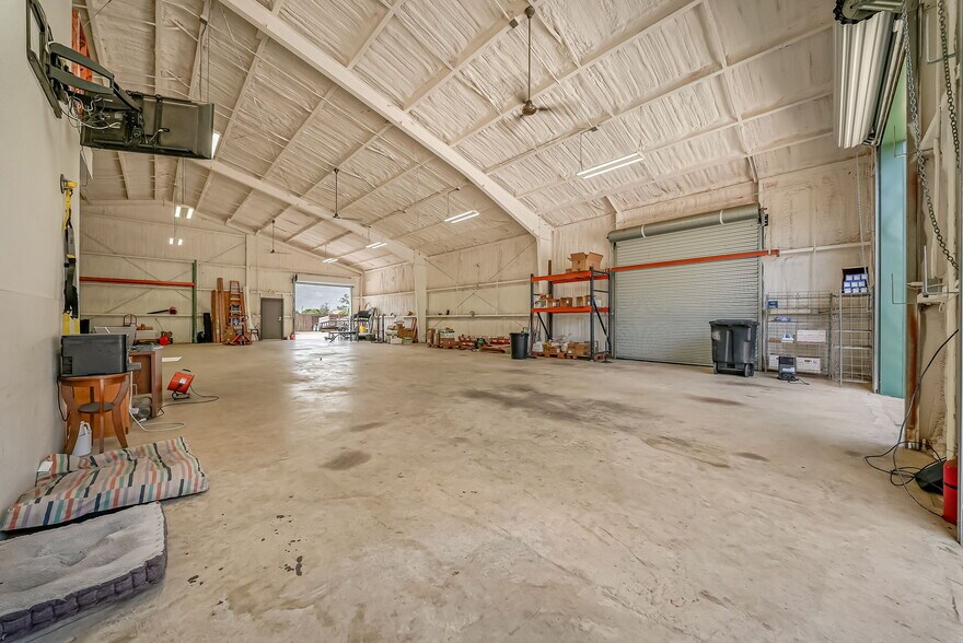 More Photos Of 7817 Hillmont St, Houston Flex For Lease