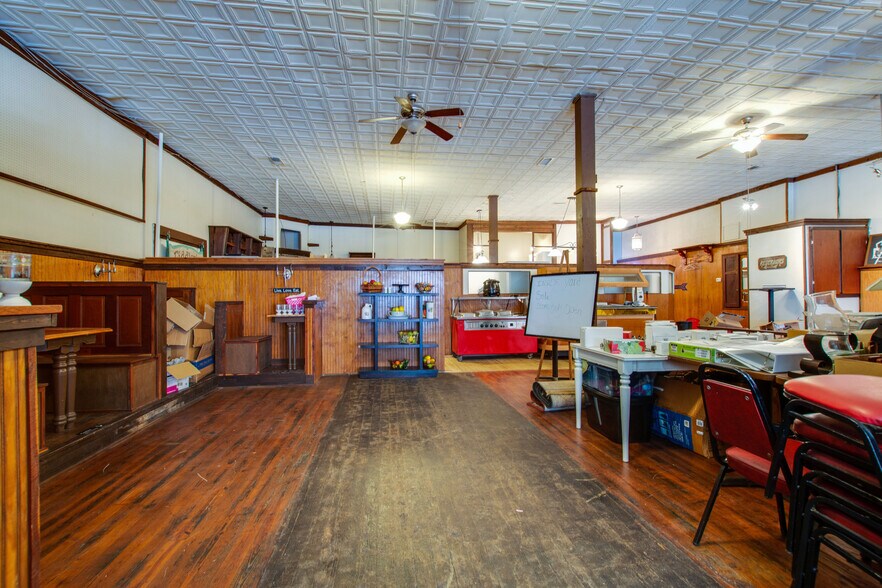 More Photos Of 108 W Walnut St, Smithville Restaurant For Sale