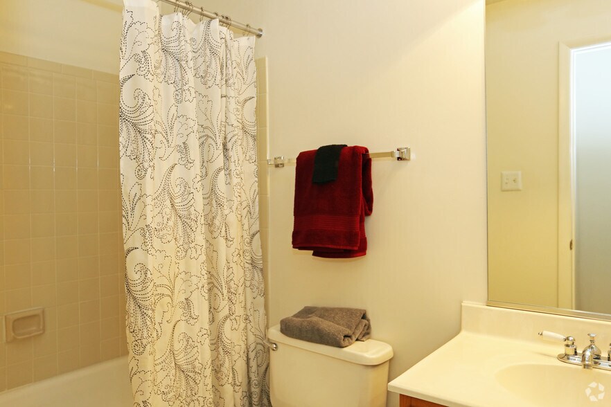 More Photos Of 3001 Reflections Way, Virginia Beach Apartments For Sale