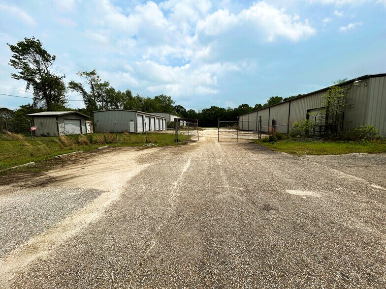 More Photos Of 378 Eastland Rd, Dothan Distribution For Sale