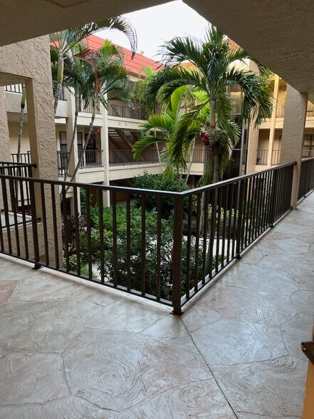 More Photos Of 2650 Bahia Vista St, Sarasota Medical For Sale
