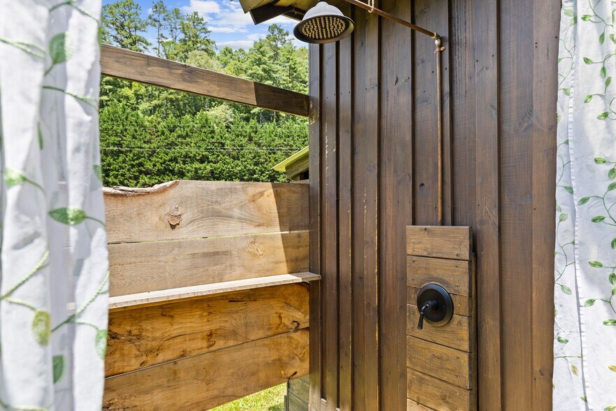 More Photos Of 32 Owl Creek Rd, Murphy Trailer Camper Park For Sale