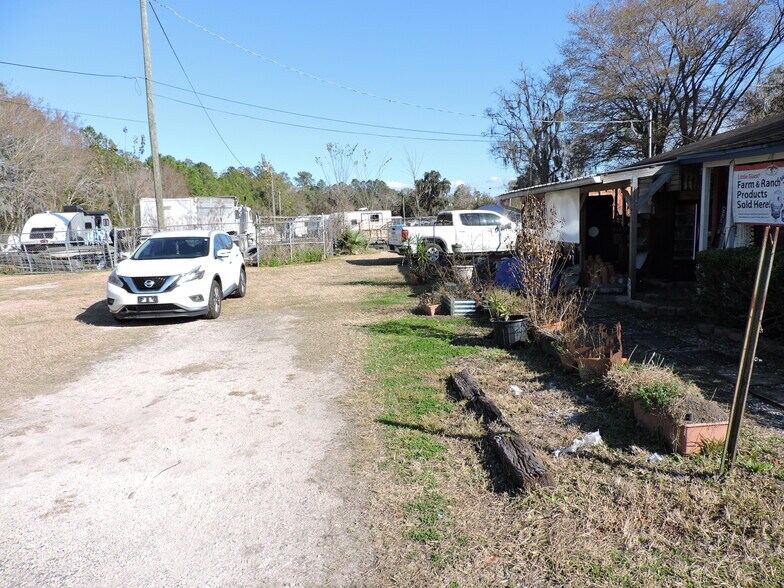 More Photos Of 535 College Dr, Middleburg General Retail For Sale