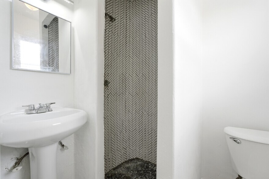 More Photos Of 340 NE 125th St, North Miami Office Residential For Sale