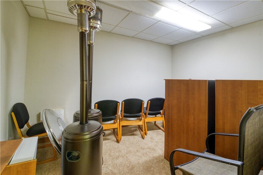 More Photos Of 111 W Pine Grove Rd, Fair Play Office For Sale