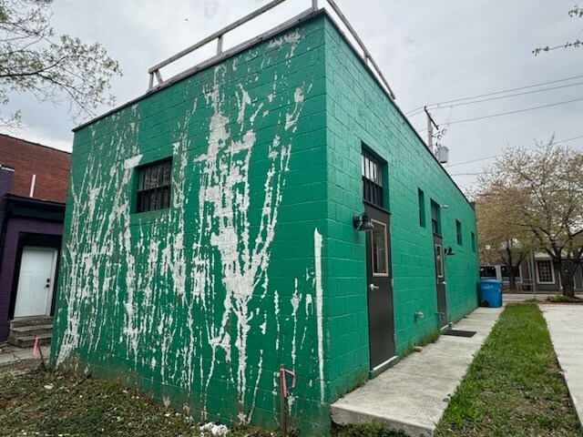 More Photos Of 1110 Main St SW, Roanoke Storefront For Sale