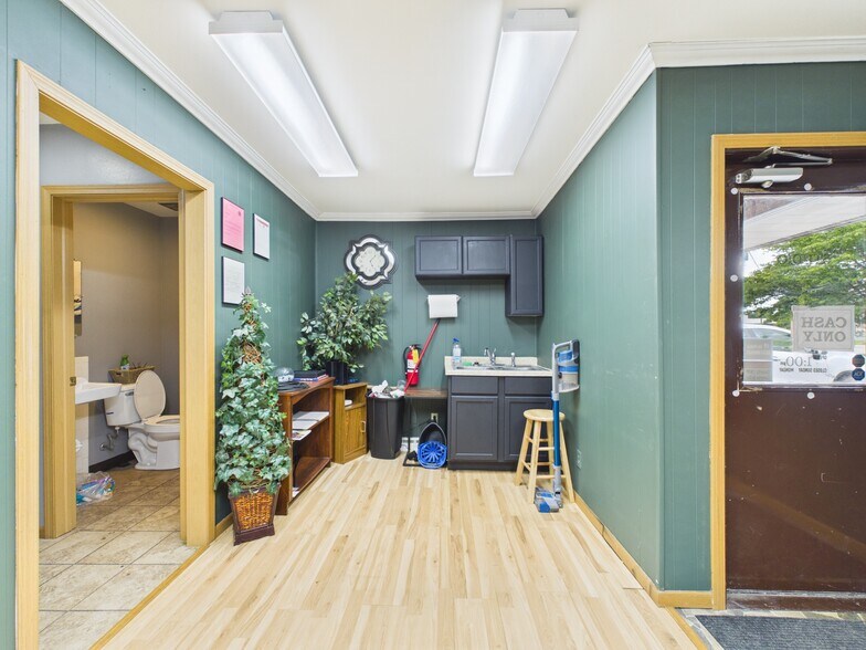 More Photos Of 414 Martin St, Greenville Office For Sale