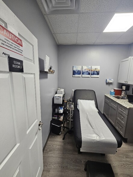 More Photos Of 158 Jericho Tpke, Mineola Storefront Retail Residential For Lease