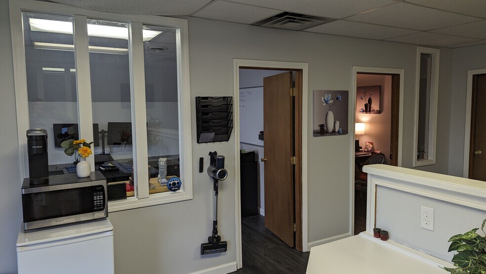 More Photos Of 29 Lafayette Rd, North Hampton Storefront Retail Office For Lease