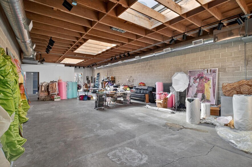 More Photos Of 5010 E Olympic Blvd, Los Angeles Warehouse For Sale