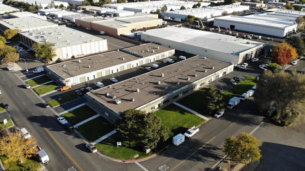 More Photos Of 395 Freeport Blvd, Sparks Showroom For Lease