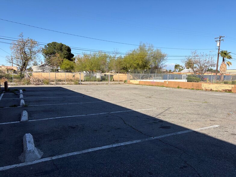 More Photos Of 316 E 4th St, Perris Storefront Retail Office For Lease