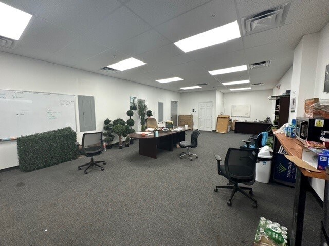 More Photos Of 6618-6628 26th Ct E, Sarasota Warehouse For Lease